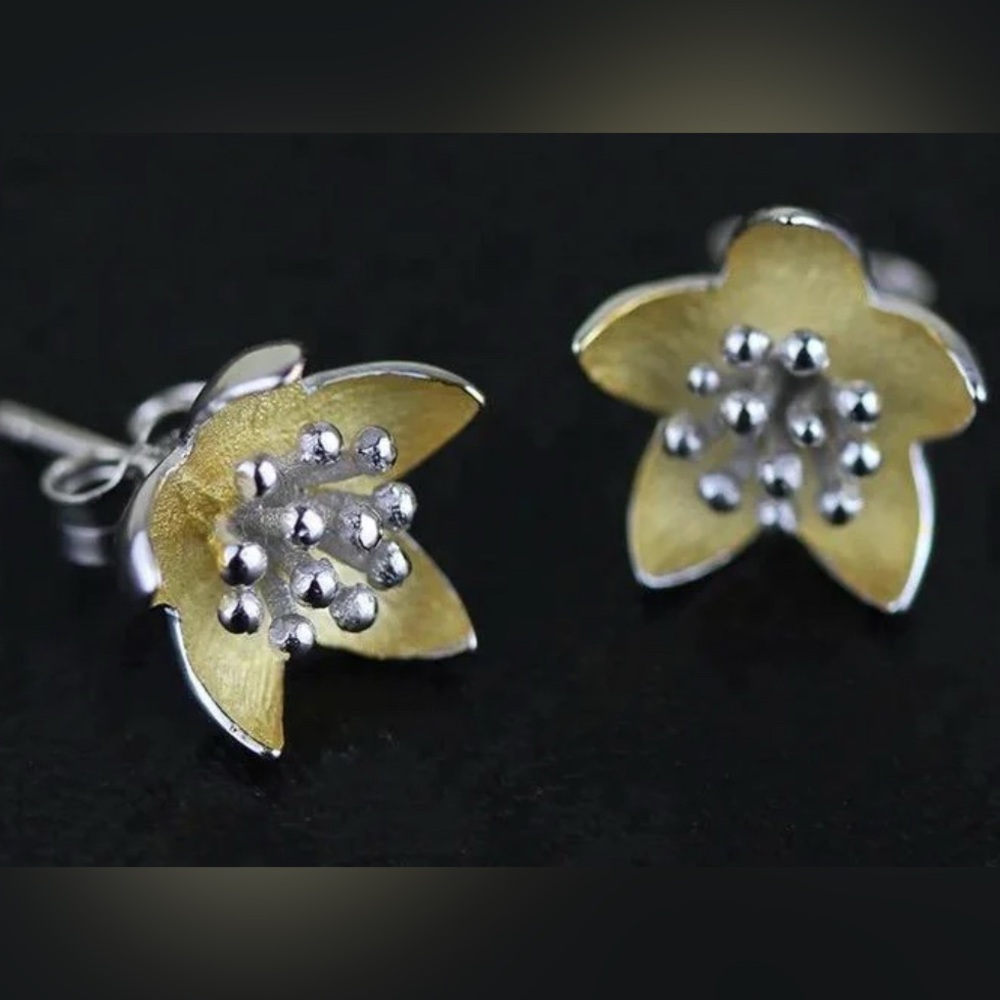 Beautiful Flower Stud Earrings - Picture 3 of 5